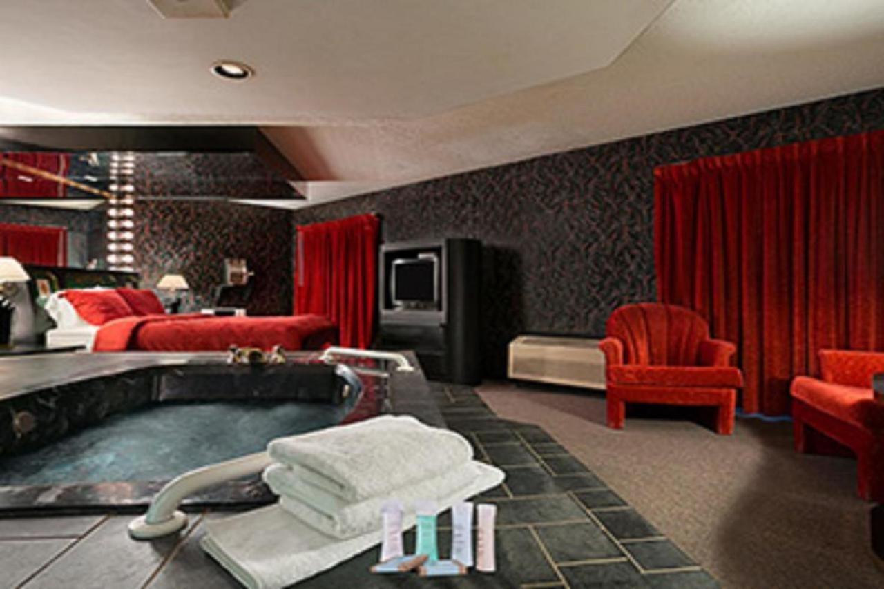 Travelodge Inn & Suites By Wyndham Muscatine מראה חיצוני תמונה