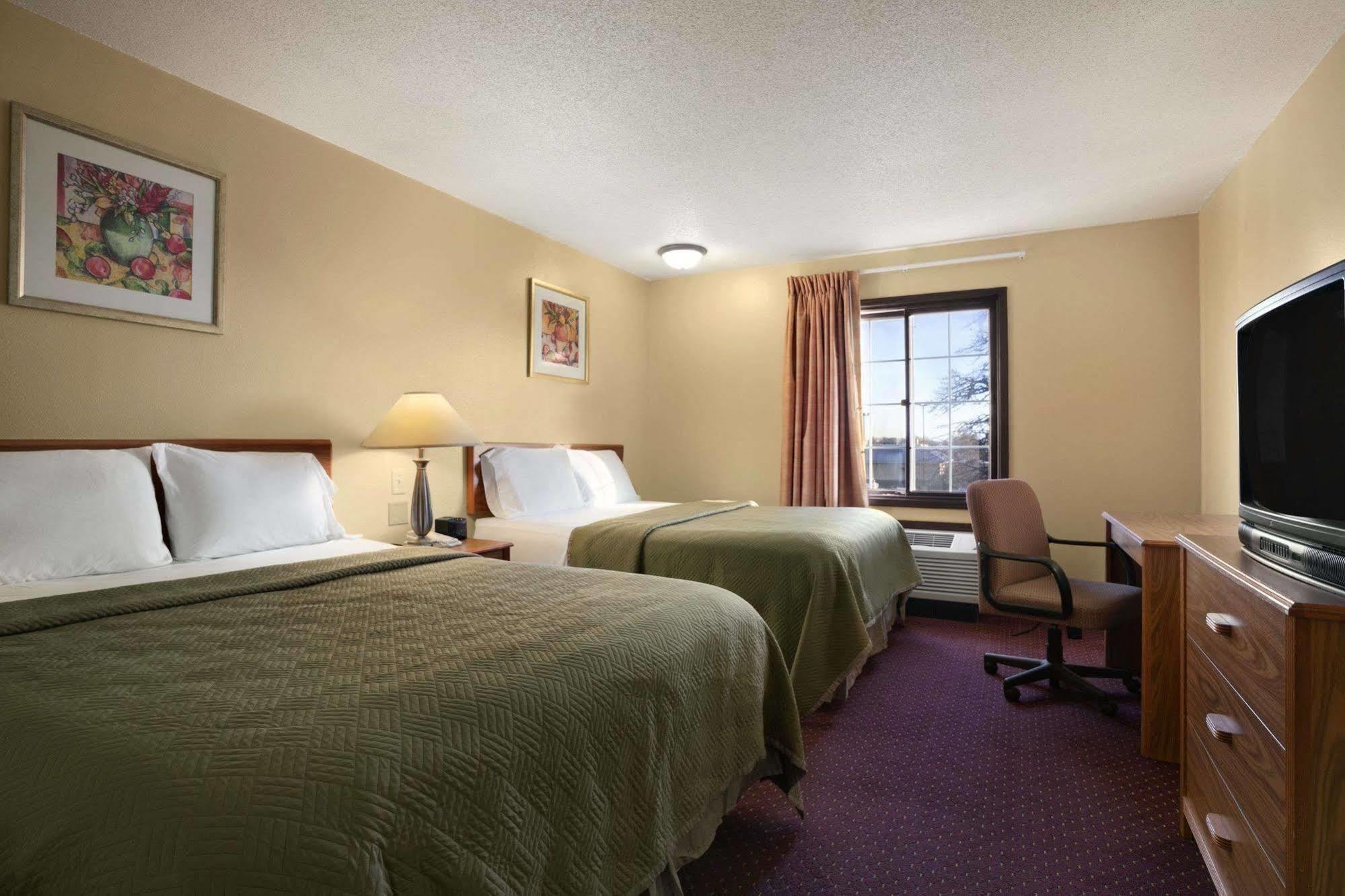 Travelodge Inn & Suites By Wyndham Muscatine מראה חיצוני תמונה