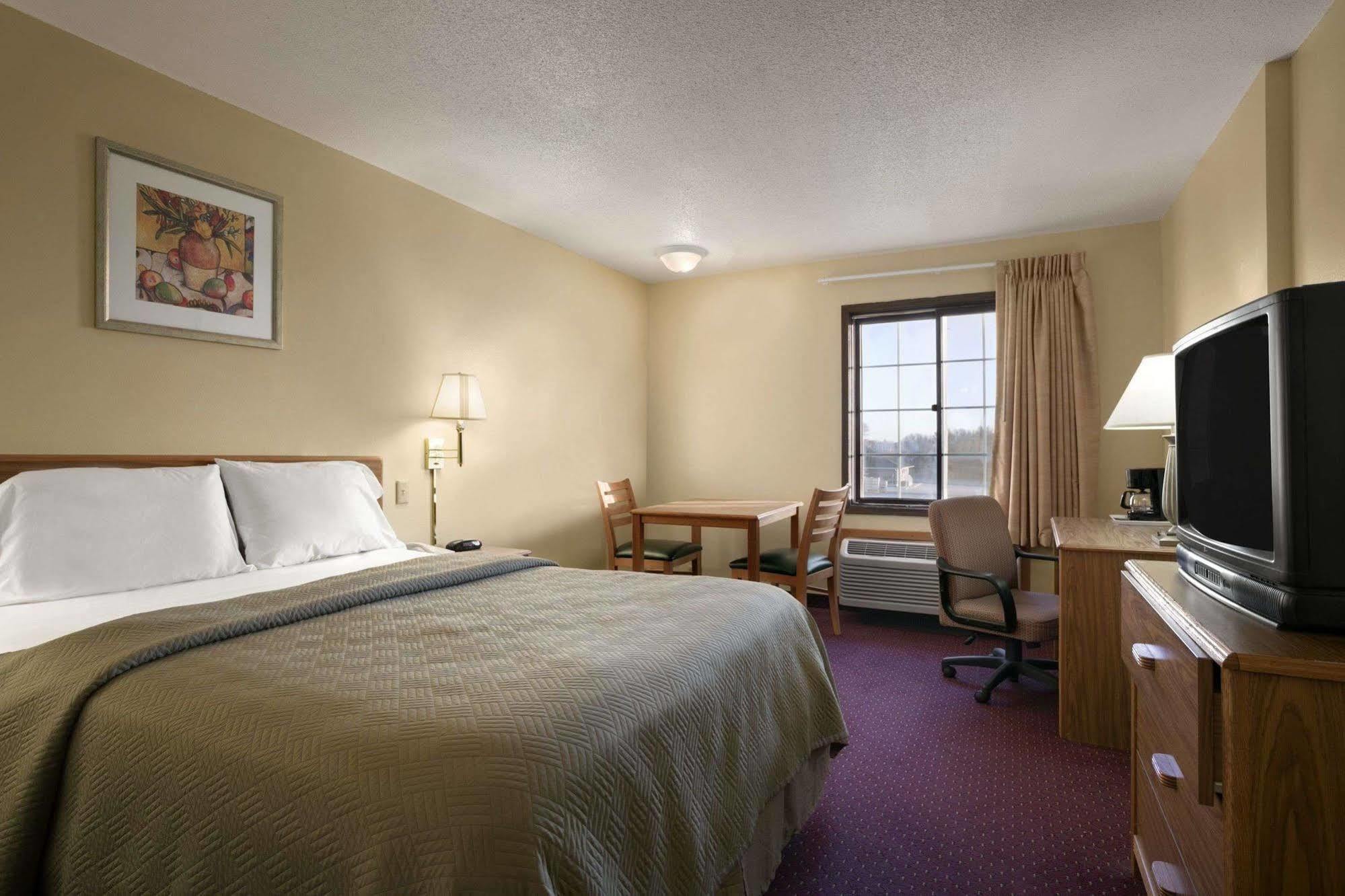 Travelodge Inn & Suites By Wyndham Muscatine מראה חיצוני תמונה